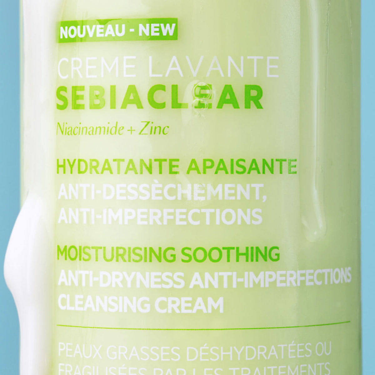 Flacone verde chiaro di SVR Sebiaclear Crème Lavante con testo bianco e verde che indica Niacinamide e Zinco.