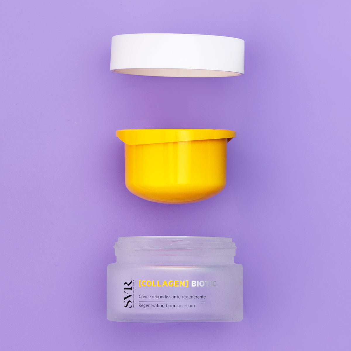 Crema viso SVR [COLLAGEN] BIOTIC in vasetto di vetro satinato con tappo bianco e inserto giallo su sfondo viola.